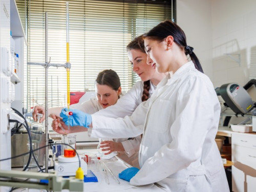 Pokusnice.cz nově pomáhá učitelům i se správou chemikálií a laboratorního vybavení