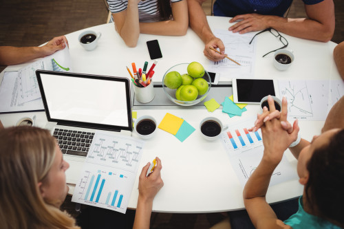 Studentům naproti - Úvod do podnikání aneb jak založit Startup